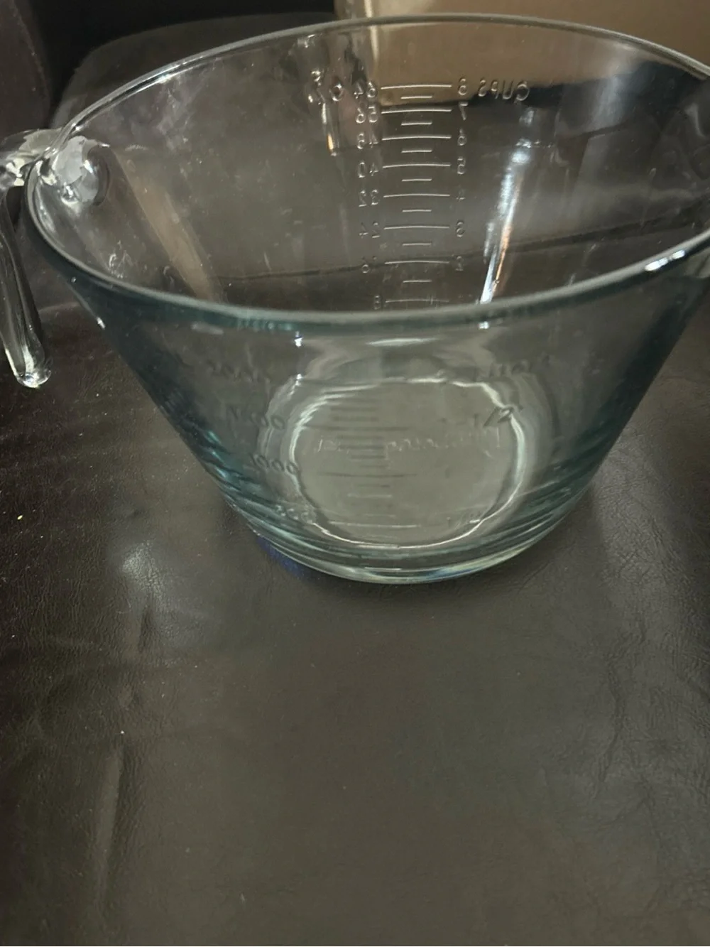 8 cup Clear Glass Measuring Mixing Bowl with Pour Spout - Clear Pampered Chef